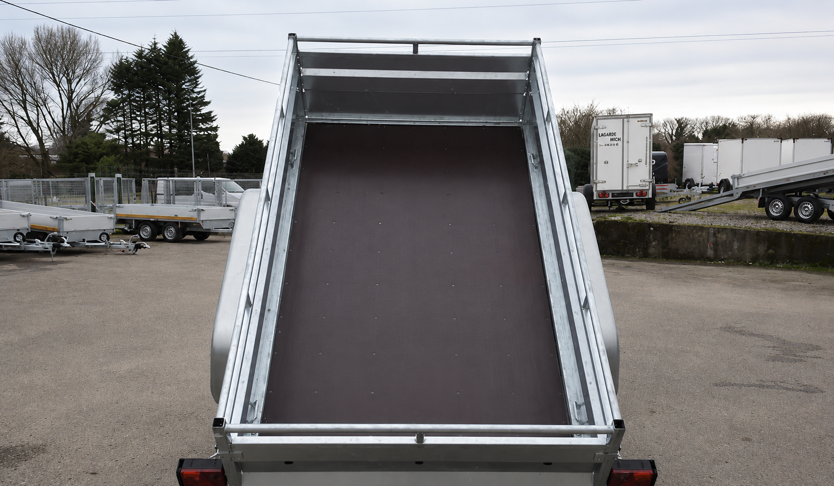 Lider Kippanhänger 1.500 kg zGG mit gebremster Tandemachse